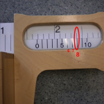 Showing how to read the last digit with a Vernier scale